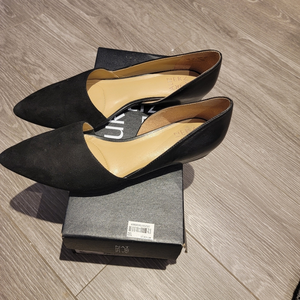 *Worn once* Naturalizer Samantha flat